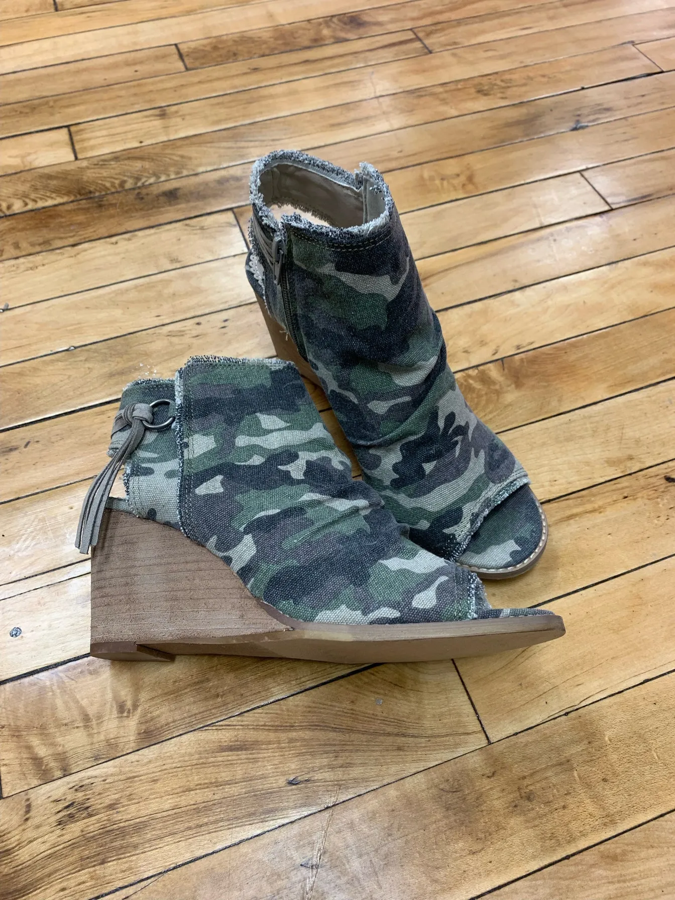 Keely Shoe - Camo
